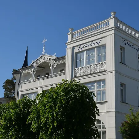 Apartmanhotel Strandvilla Glueckauf