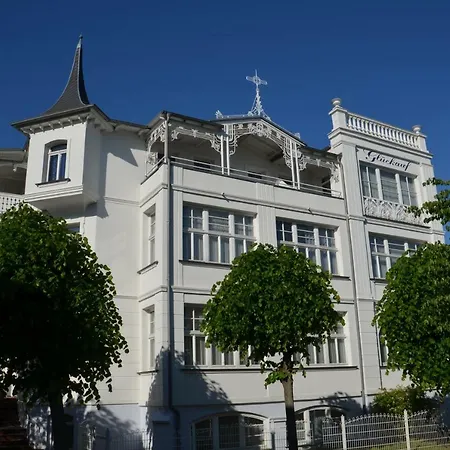 Strandvilla Glueckauf Apartmanhotel Binz